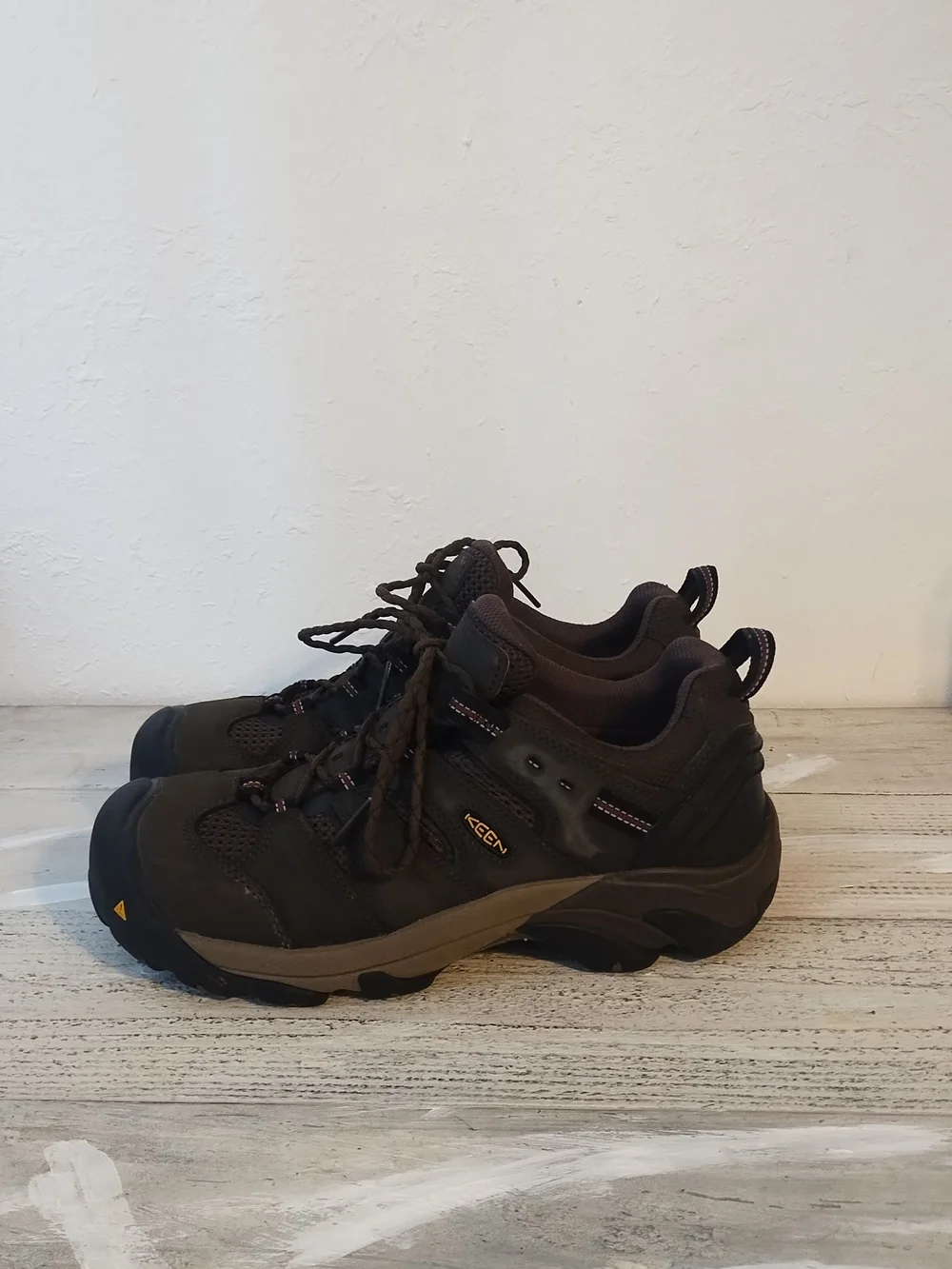 Man's Sneakers  Athletic Shoes KEEN Utility Lansing Low Steel Toe USA  10/UKsz9